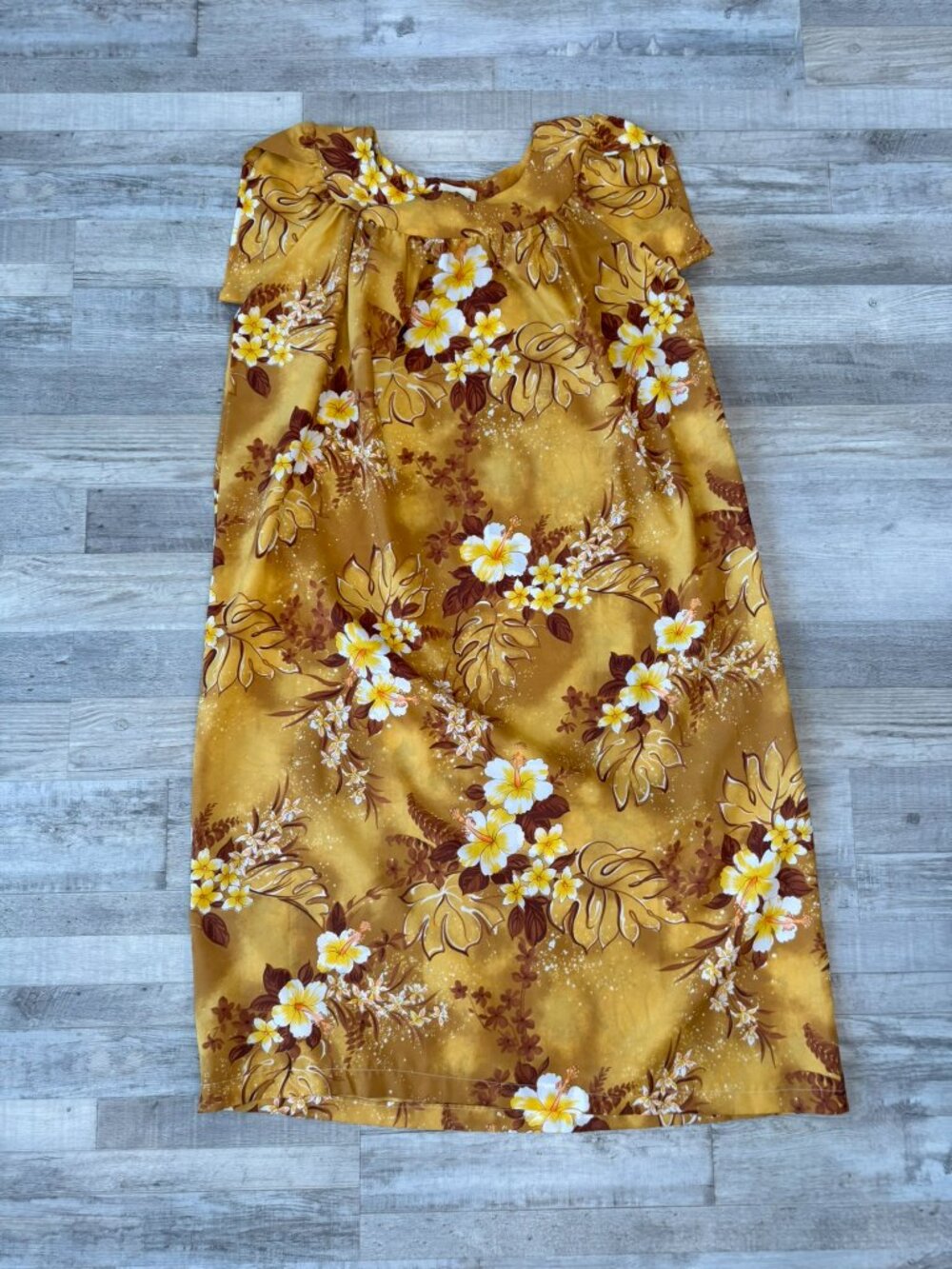 Made In Hawaii Vintage Yellow Hibiscus Shift Dress Size 16 Mumu, Tropical C14